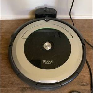 Roomba 690 - Like New!